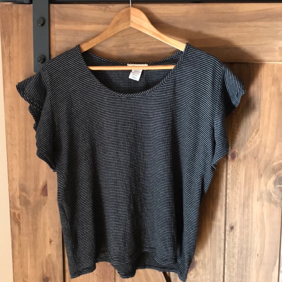 SOLD- Flutter sleeve tee - Picture 5 of 6